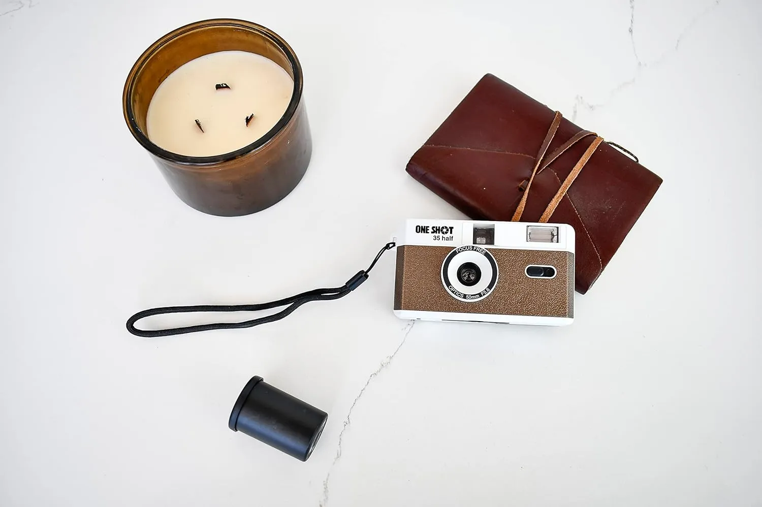1 Shot Point and Shoot 35mm Film Camera, Reusable Retro Half Frame Camera, Built in Flash, Included One Roll ASA/ISO 400 Black & White Film 18 Exp., (36 Shots) Battery Not Included (Brown Color)