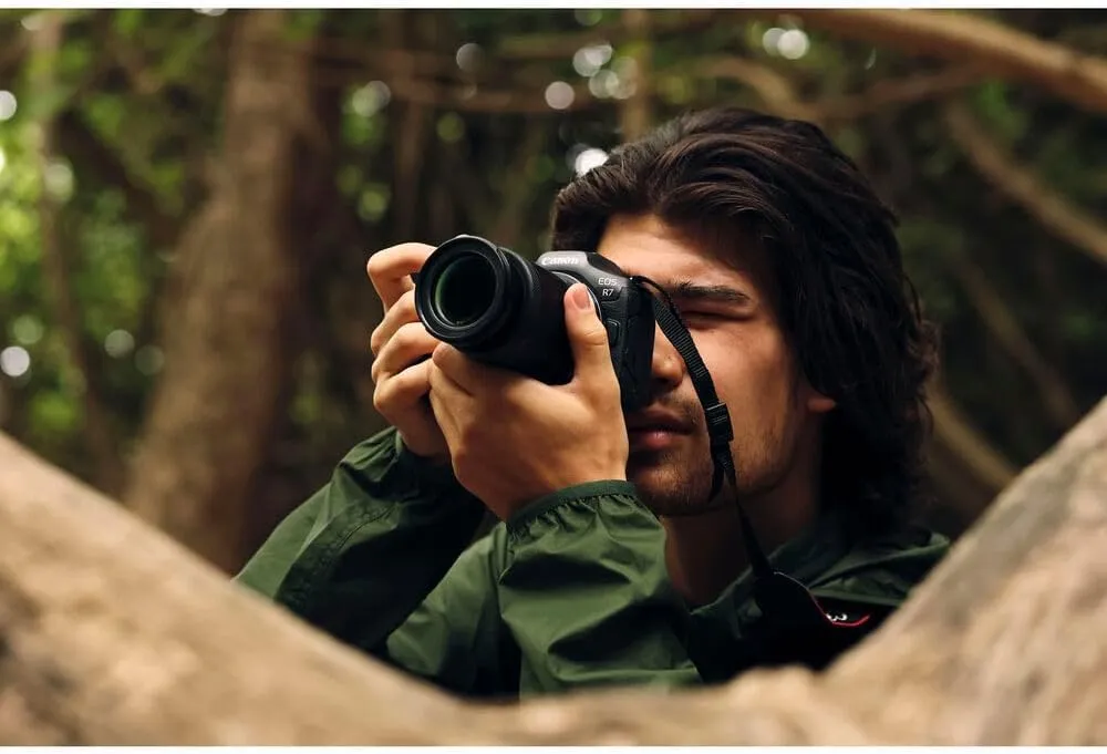 Canon EOS R7 RF-S18-150mm F3.5-6.3 IS STM Lens Kit, Mirrorless Vlogging Camera, 32.5 MP Image Quality, 4K 60p Video, DIGIC X Image Processor, Dual Pixel CMOS AF, Subject Detection, Content Creators