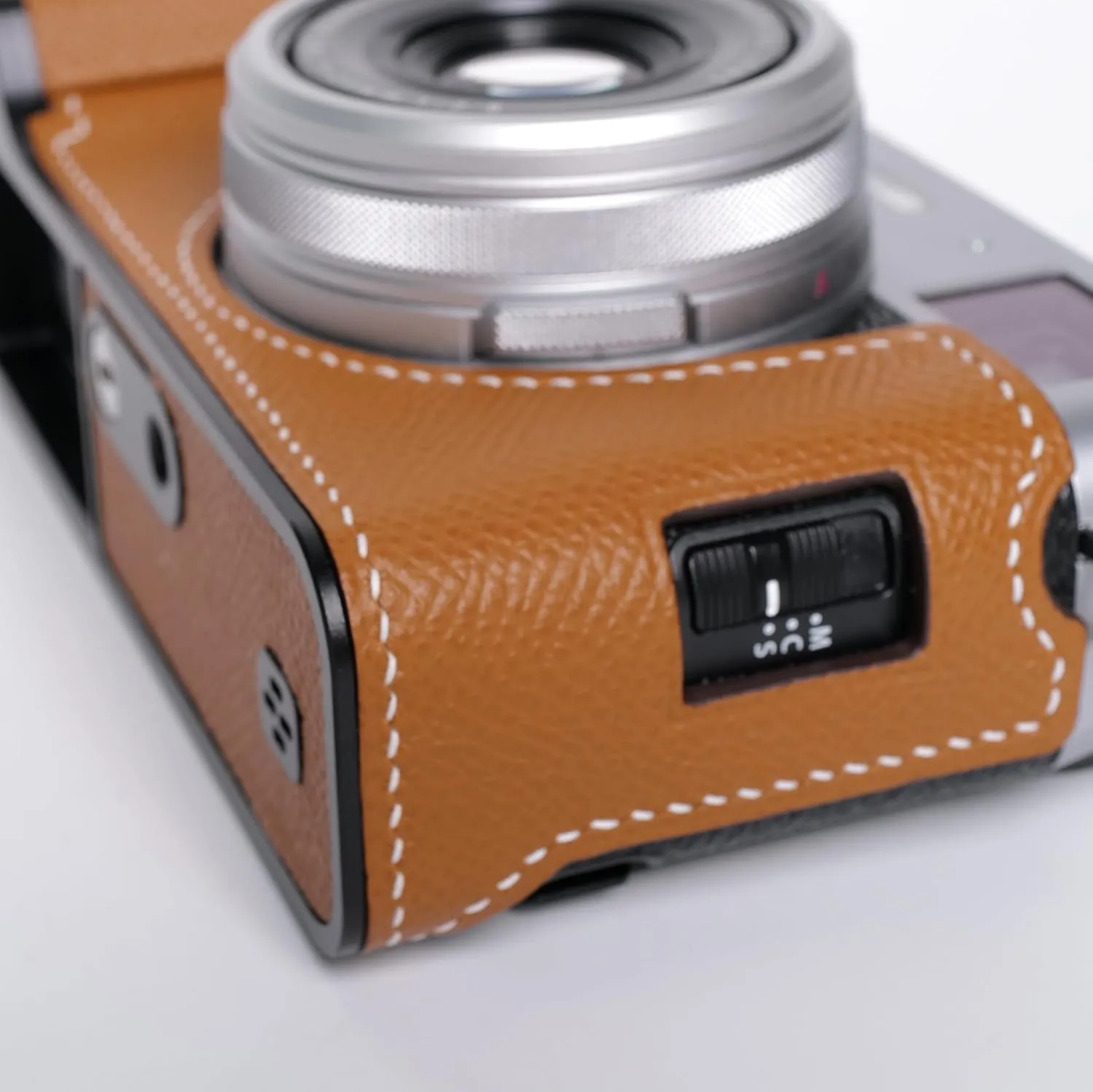 Handmade Genuine Leather Camera Half Case for Fujifilm X100VI/Fujifilm X100VI Case - Top Layer Cowhide Body hand sewn saddle stitch Metal Base Plate Hand Shank (Golden)