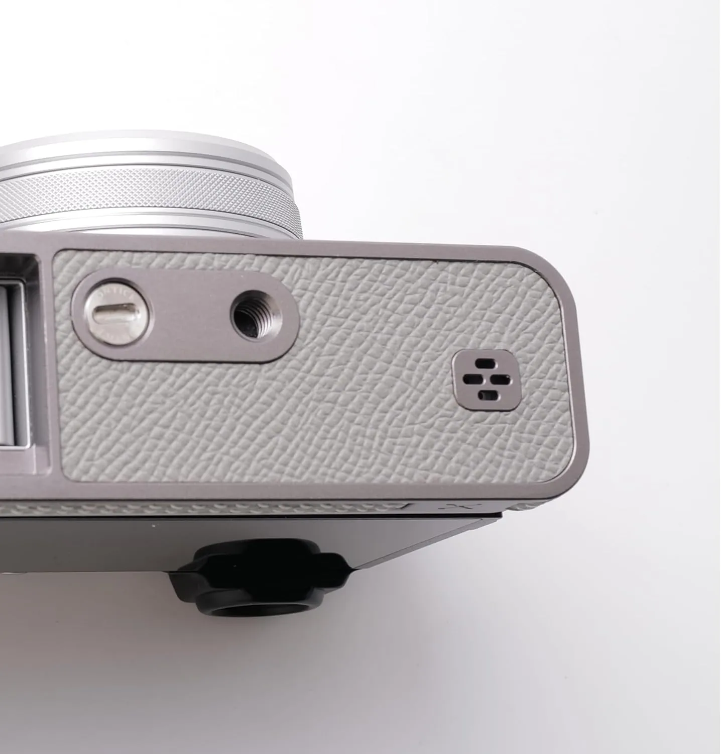 Handmade Genuine Leather Camera Half Case for Fujifilm X100VI/Fujifilm X100VI Case - Top Layer Cowhide Body hand sewn saddle stitch Metal Base Plate Hand Shank (Gris Mouette)