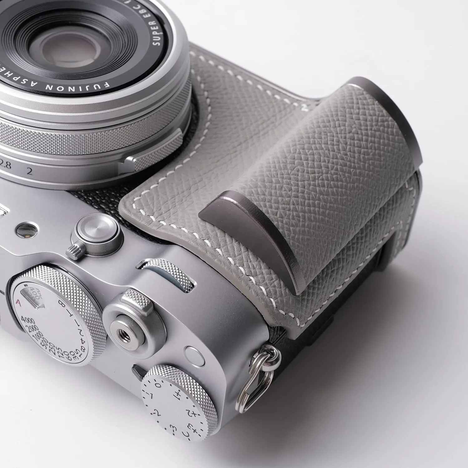 Handmade Genuine Leather Camera Half Case for Fujifilm X100VI/Fujifilm X100VI Case - Top Layer Cowhide Body hand sewn saddle stitch Metal Base Plate Hand Shank (Gris Mouette)