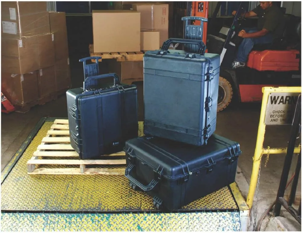 Pelican 1560 Case With Foam (Black)