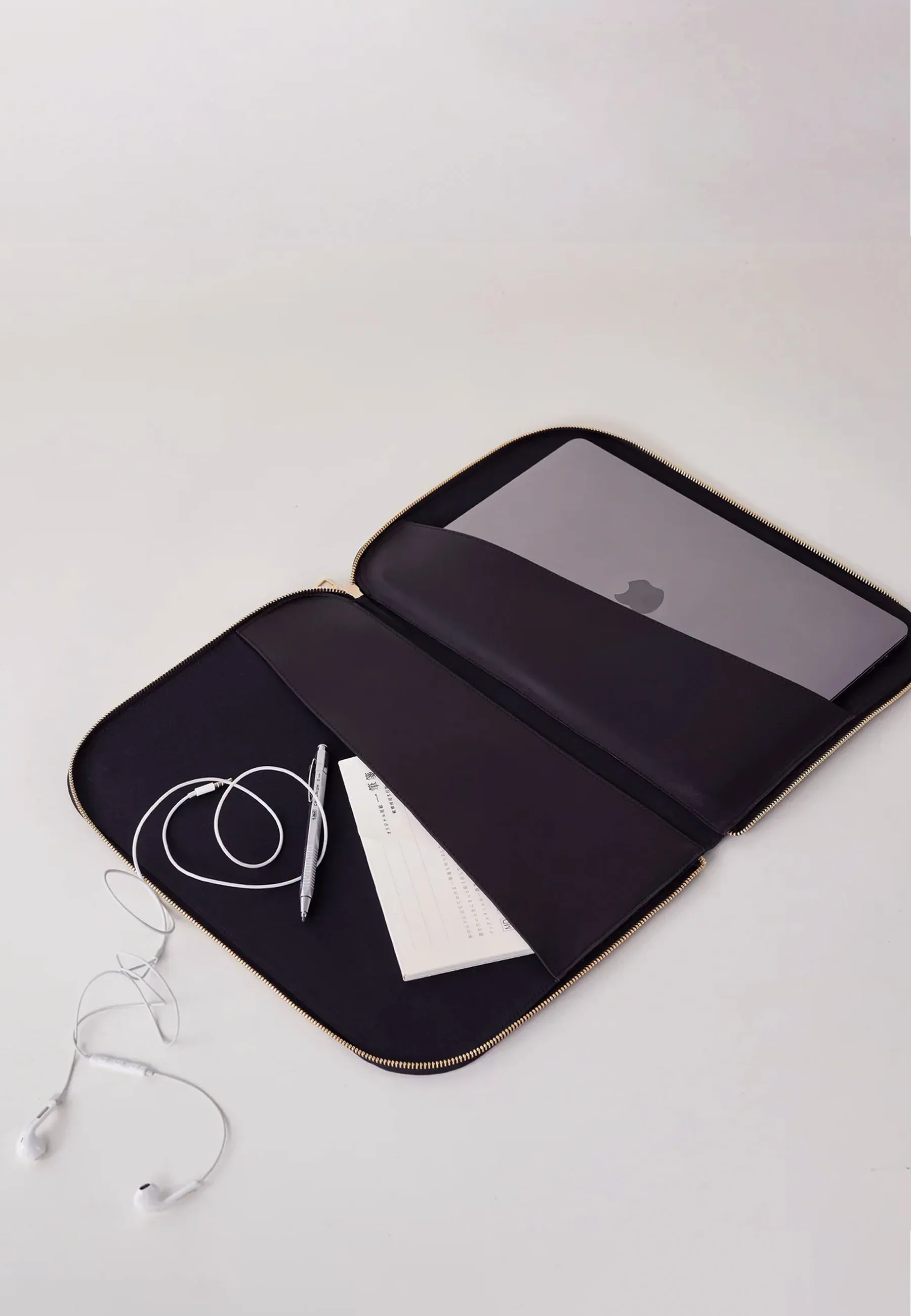 Pochette Claude Laptop Case - Black